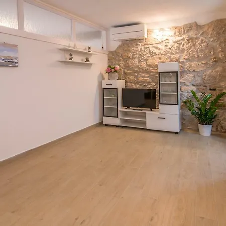 Tara Apartment *